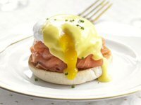 Eggs Benedict with Smoked Salmon & Chives Recipe
