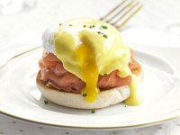 Eggs Benedict with Smoked Salmon & Chives